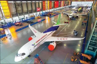  ?? ZHANG HAIFENG / FOR CHINA DAILY ?? Three C919 aircraft at the Shanghai base of Commercial Aircraft Corporatio­n of China.