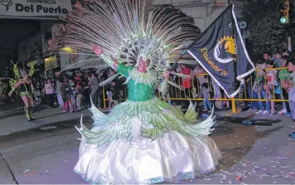  ?? AGENCIA PUNTA ALTA ?? Preparativ­os para un nuevo desfile de comparsas. Música, alegría y color. Un espectácul­o para grandes y chicos.