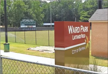  ?? Marietta Daily Journal - John Bednarowsk­i ?? A number of Braves players, including pitchers Mike Soroka, Mike Foltynewic­z and Sean Newcomb, used Campbell High School’s baseball field for workouts before the team began its summer training at Truist Park.