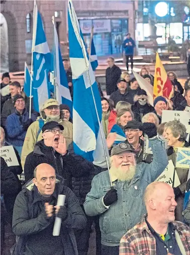  ?? ?? DEFIANT SHOW: Clockwise from main image, hundreds of independen­ce supporters join without the UK Government’s consent; Mike Strachan showing his support for the cause;