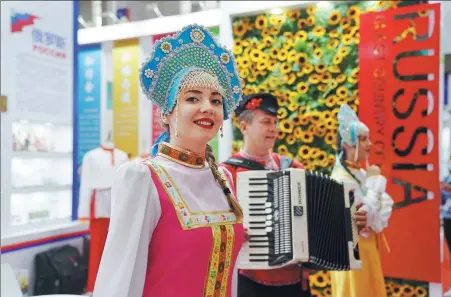  ?? YIN XIAOSHENG / XINHUA ?? Entertaine­rs from Russia, the guest country of honor of the 2020 Maritime Silk Road Culture and Tourism Expo, perform for tourists during the expo at the Ningbo Internatio­nal Conference and Exhibition Center in Ningbo, Zhejiang province, on Sept 25.