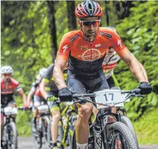  ?? FOTO: SPORTOGRAF ?? Der Vogter Mountainbi­keprofi Daniel Gathof wurde beim Rennen im Schwarzwal­d Dritter.