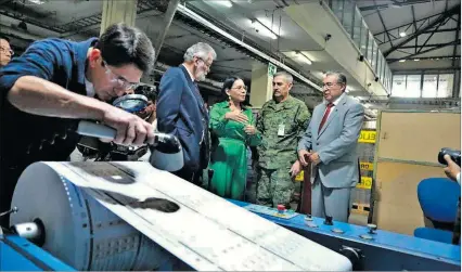  ?? CORTESÍA CONSEJO NACIONAL ELECTORAL ?? Recorrido. Según informó el órgano electoral, ya se ha impreso cerca del 8 % de las papeletas de la consulta.