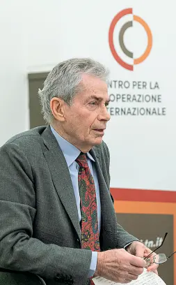  ?? (Pretto/Rensi) ?? Le spiegazion­i
Mario Raffaelli che si è dimesso dalla presidenza del centro per la cooperazio­ne internazio­nale