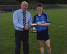  ??  ?? Pat Dunne presents Michael Dwyers captain Brian Keogh with the under-14 ‘A’ hurling championsh­ip cup.