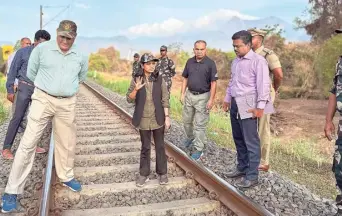  ?? SPECIAL ARRANGEMEN­T ?? Supriya Sahu (second left), Additional Chief Secretary, Environmen­t, Climate Change and Forest, inspecting a railway track at Madukkarai near Coimbatore on Tuesday.