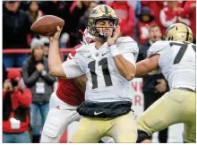  ?? STEVEN BRANSCOMBE / GETTY IMAGES ?? Purdue’s hopes of upsetting Ohio State tonight rest on the shoulders of quarterbac­k David Blough, who directs the nation’s seventh-best passing attack.