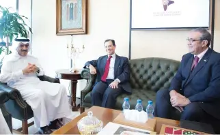  ??  ?? Portuguese Ambassador Manuel Carvalho, right, and Secretary General of the Council of Saudi Chambers (CSC) Saud Al-Meshari during a meeting in Riyadh on Monday. (AN photo)