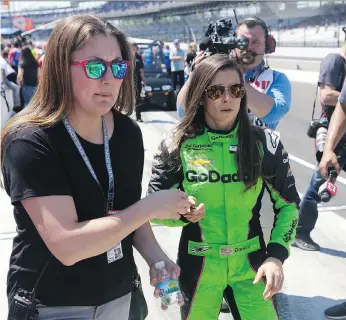  ?? AJ MAST/THE ASSOCIATED PRESS ?? Danica Patrick, right, at the final practice for Sunday’s Indianapol­is 500. Patrick is making her return to IndyCar after seven seasons in NASCAR for one final race before she retires.