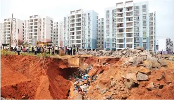  ?? BENJAMIM CÂNDIDO | EDIÇÕES NOVEMBRO | LUNDA- NORTE ?? Além de edifícios da centralida­de de Mussungue estavam ameaçadas várias infra-estruturas