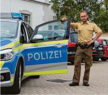  ?? Foto: Philipp Schröders ?? Tobias Sobek stammt aus Friedberg und arbeitet jetzt hier bei der Polizei.