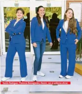  ??  ?? Yamila Rodríguez, Florencia Bonsegundo y Benini, con el uniforme oficial.