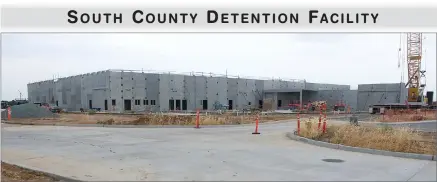  ?? RECORDER PHOTO BY CHIEKO HARA ?? Constructi­on continues Thursday on the South County Detention Facility in Portervill­e