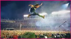  ??  ?? Un momento del film documentar­io dedicato ai Pearl Jam