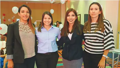  ??  ?? Nueva estrategia. Rina Guandique, Ileana Santos, Gabriela Pérez e Ivonne Soler presentan la nueva estrategia de marca llamada #Muchasrazo­nesparason­reir.