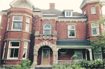  ??  ?? The Percival House at 206 Main St. E. in Merrickvil­le is just one of many historic buildings that can be enjoyed by walking around the town.