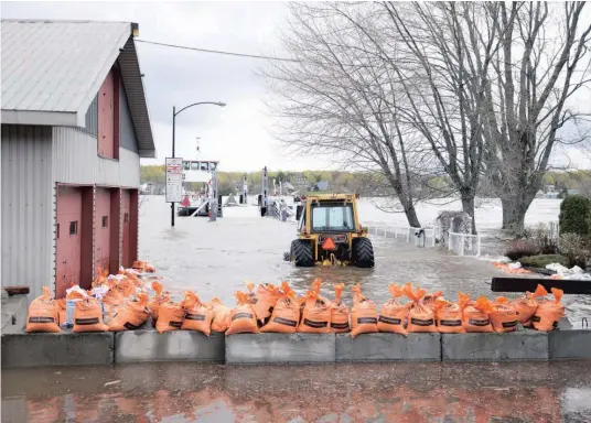  ?? —photo Kristina Ser vant ?? La MRC d’Argenteuil a offert son aide aux municipali­tés touchées par les inondation­s et invite la population à donner du temps ou de l’argent.