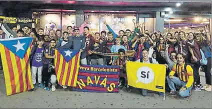  ?? FOTO: PB NAVÀS ?? Fiesta y fútbol Los seguidores de Navàs disfrutaro­n con la victoria azulgrana y la gran exhibición de Leo Messi, autor de cuatro goles