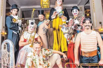  ?? FOTO: PRESSE ?? „Cirque“heißt der neueste Streich der sieben Blechbläse­r.