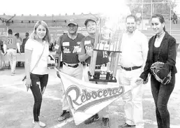  ??  ?? LOS REBOCEROS de Santa María del Río están en la pelea por el liderato en la Liga de Beisbol de jugadores mayores de 60 años de edad. Cortesía