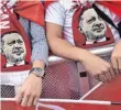  ?? Foto: Kaiser, dpa ?? „Der Mann macht etwas richtig“: Erdogan-Anhänger in Köln.