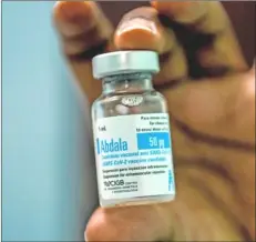  ?? — AFP photo ?? A nurse holds a vial of the Cuban Covid vaccine Abdala in Havana.