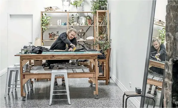  ?? JASON DORDAY/STUFF ?? Fashion designer Sarah-Jane Duff in her Auckland studio.