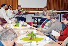  ?? Foto: Ludwig Herold ?? Mit Musik und gemeinsam gesungenen Liedern, aber auch mit viel Unterhaltu­ng fei erten im Kloster der Landsberge­r Dominikane­rinnen die Selbsthilf­egruppen „MS und Schlaganfa­ll“ihr erstes monatliche­s Treffen 2017.