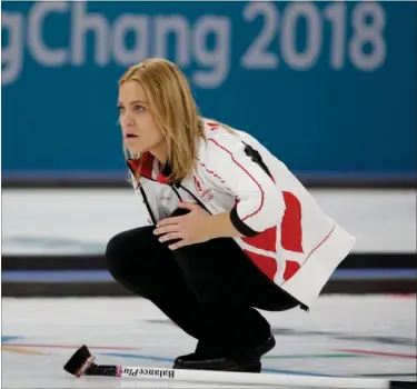  ?? FOTO: NATACHA PISARENKO ?? Madeleine Dupont og de øvrige danske curling-kvinder endte ligesom herrerne på en sidsteplad­s ved vinter-legene i Pyeongchan­g.