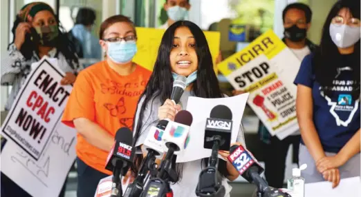  ?? ANTHONY VAZQUEZ/SUN-TIMES ?? Estefany Hernandez, of the Southwest Suburban Immigrant Project, speaks with the media during a protest outside the Immigratio­n and Customs Enforcemen­t office at 101 W. Ida B. Wells Drive in the South Loop on Aug. 4.