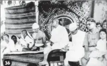  ?? ALAMY PHOTO ?? Gandhi and Sardar Vallabhbha­i Patel at the Bardoli satyagraha.