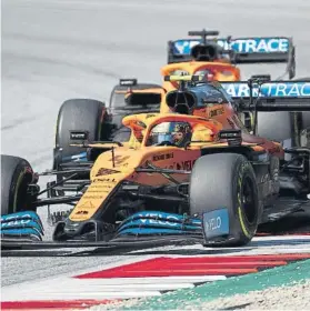  ?? FOTO: GETTY ?? Lando Norris y Carlos Sainz, en plena puja durante el GP de Austria, el domingo