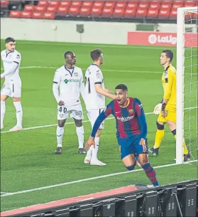  ?? FOTO: PERE PUNTÍ ?? Ronald Araujo festejó un gol en la salida de un córner asistido por Leo Messi