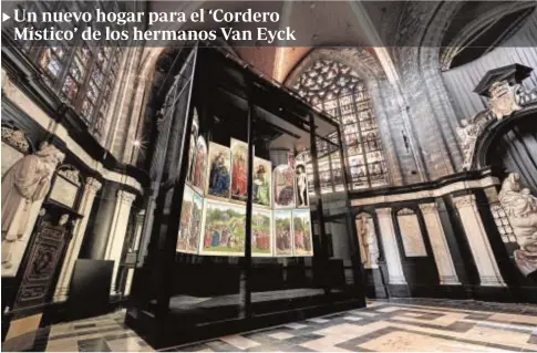  ?? CEDRIC VERHELST ?? El políptico ‘La adoración del Cordero Místico’ (1432), de los hermanos Hubert y Jan van Eyck, una de las obras de arte más influyente­s de la Historia, se exhibe en su nueva ubicación dentro de la catedral de San Bavón de Gante: la capilla del Sacramento. Estará abierta al público a partir del próximo lunes día 29