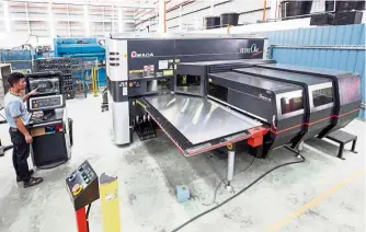  ??  ?? Amada fiber laser punch combinatio­n machine with automation.
