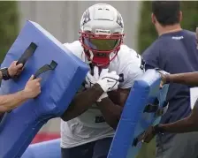  ?? Ap fIle; BelOw lefT, NaNCy laNe / Herald STaff fIle ?? ‘GIVING THEM TIPS’: Patriots wideout Kendrick Bourne runs a drill during practice on Wednesday in Foxboro. Below left, Patriots defensive lineman Henry Anderson arrives for practice last month.