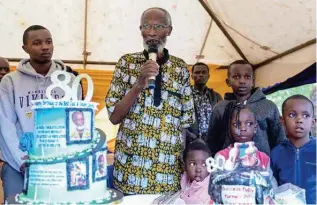  ?? ?? Ong’esa delivers a speech surrounded by relatives and friends during the celebratio­n of his birthday.