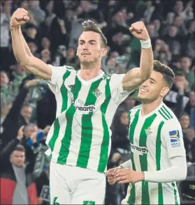  ??  ?? Fabián celebra su gran tanto, que desató el júbilo en un abarrotado Benito Villamarín