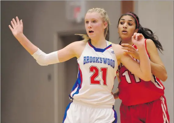  ?? ARLEN REDEKOP/PNG ?? Tayla Jackson of the Brookswood Bobcats competes in a 72-51 victory over Claremont Spartans in Langley Wednesday.