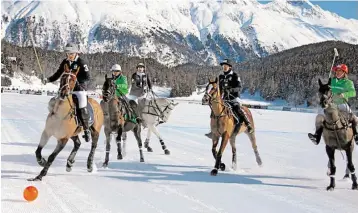  ??  ?? Snow Polo auf dem zugefroren­en St. Moritzerse­e. BILDER: SN/SWISS-IMAGE.CH/ANDY METTLER (1)