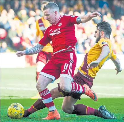  ?? Picture: SNS ?? IN THE MIX: Aberdeen winger Jonny Hayes, left, is tackled by Motherwell’s Kieran Kennedy in their last match.