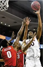  ?? PHOTOS BY JULIE BENNETT / AP ?? Georgia guard William Jackson II defends a shot by Auburn center Austin Wiley during the second half Saturday.