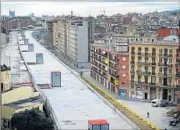  ?? LAURA GUERRERO / ARCHIVO ?? Imagen del gran edificio que cubre las vías del tren en Sants