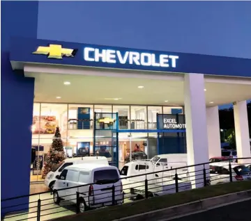  ??  ?? Una promoción de Navidad. Los interesado­s pueden comprar los modelos en las diferentes sucursales de Chevrolet del país.