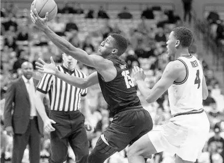  ?? L.G. PATTERSON/AP ?? UCF’s Aubrey Dawkins (15) saves the ball from going out of bounds in front of Knights coach Johnny Dawkins, left, and Missouri’s Javon Pickett. The Knights are trying to rebound from a frustratin­g loss to the Tigers.