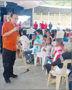  ??  ?? A meeting of the Magallon Farmers’ Associatio­n, which is comprised of 19 associatio­ns and 1,000 members, recently took place in Moises Padilla.