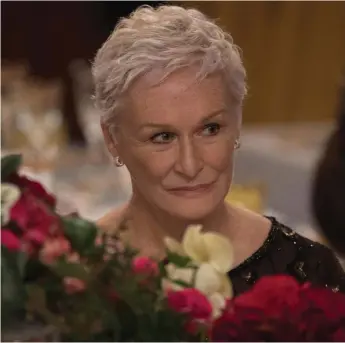  ?? Bild: SF STUDIOS ?? SUVERÄN. Med ett minimalist­iskt skådespele­ri bevisar Glenn Close gång på gång att en blick, eller ett höjt ögonbryn, kan säga mer än tusen ord.