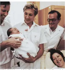  ??  ?? Wilfried Feichtinge­r mit Baby Zlatan Jovanovic unmittelba­r nach der Geburt (li.). Bis heute haben die beiden regelmäßig Kontakt