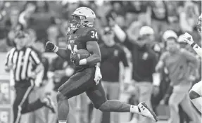  ?? SCOTT TAETSCH/USA TODAY SPORTS ?? Navy fullback Jamale Carothers rushes for a touchdown against South Florida at Navy-Marine Corps Memorial Stadium.