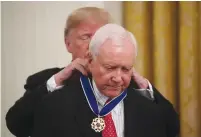  ?? (Jonathan Ernst/Reuters) ?? ORRIN HATCH receives the Presidenti­al Medal of Freedom in 2018 from then-president Donald Trump.